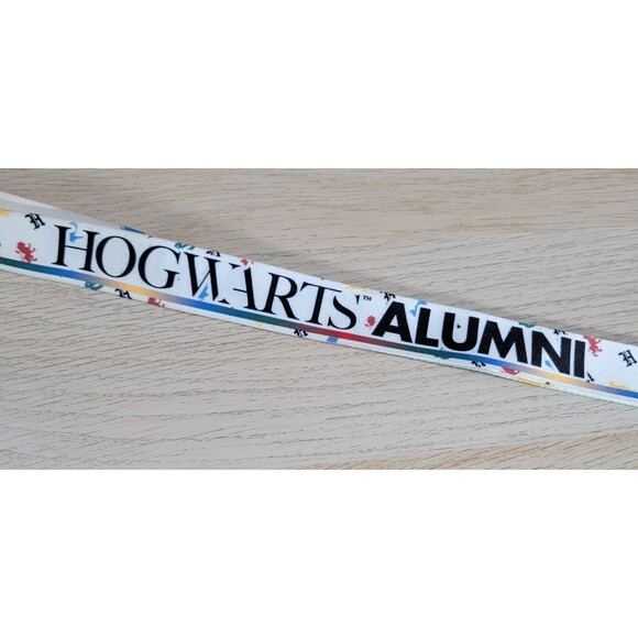 Universal Studios Harry Potter Hogwarts Alumni Lanyard Card Key Fob Holder Clip - Picture 4 of 5